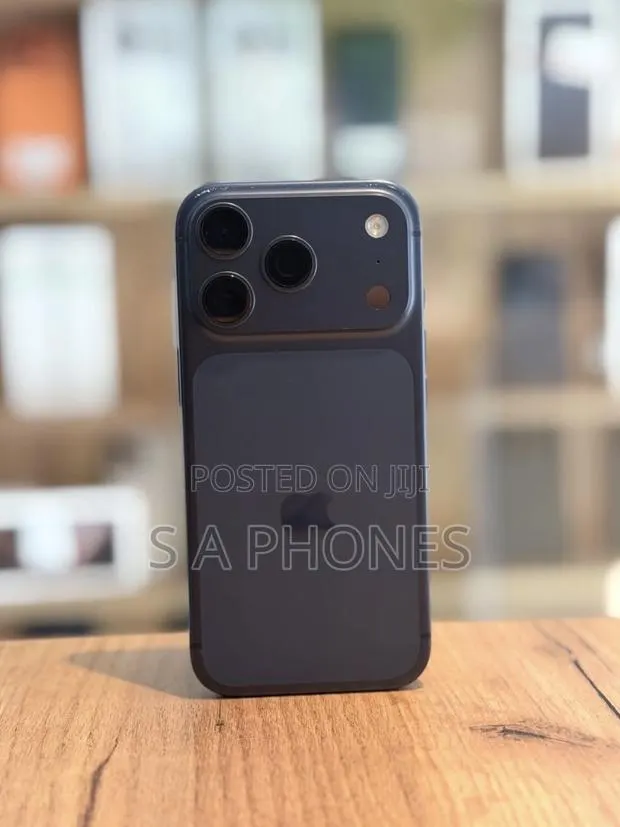 Apple iPhone 17 Pro Max 256 GB Blue · Photo 1
