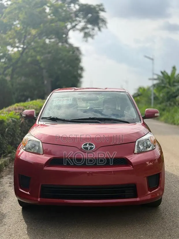 Scion xD Base 2014 Red · Photo 1