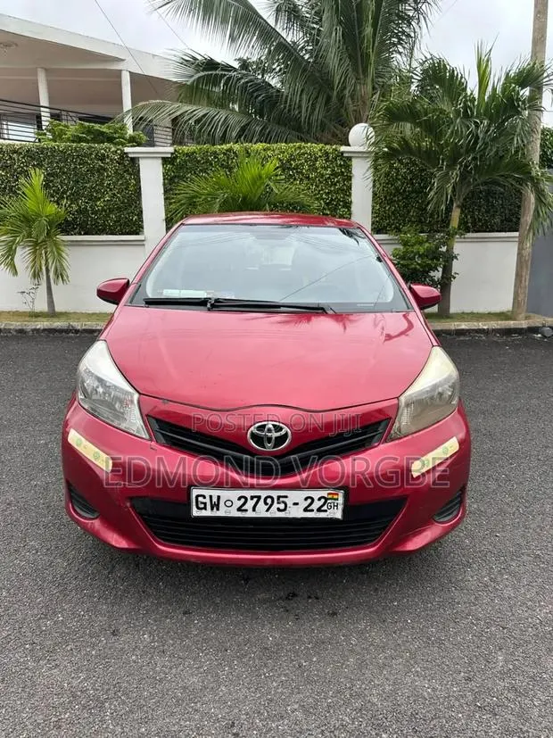 Toyota Yaris 2012 Red · Photo 1