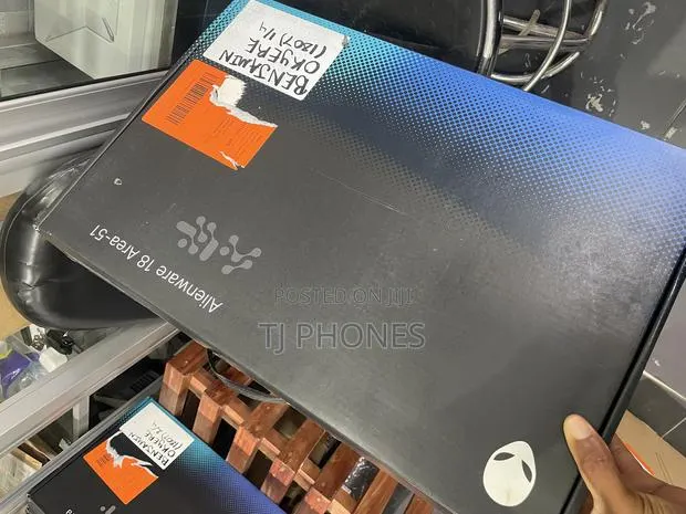 New Laptop Alienware 18 Area-51 32GB Intel Core Ultra 9 SSD 2T · Photo 1