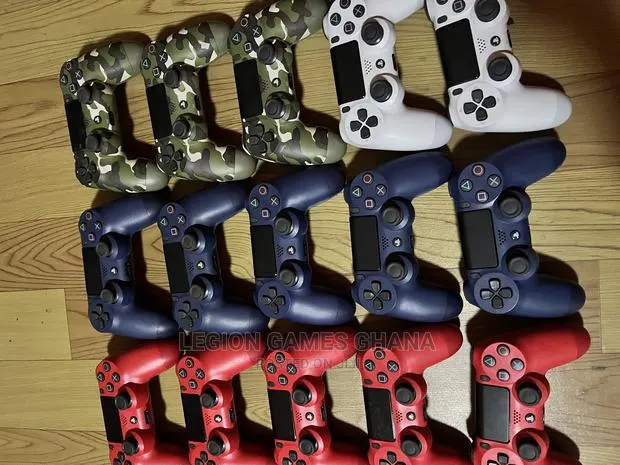 Original USA PS4 Controllers · Photo 1