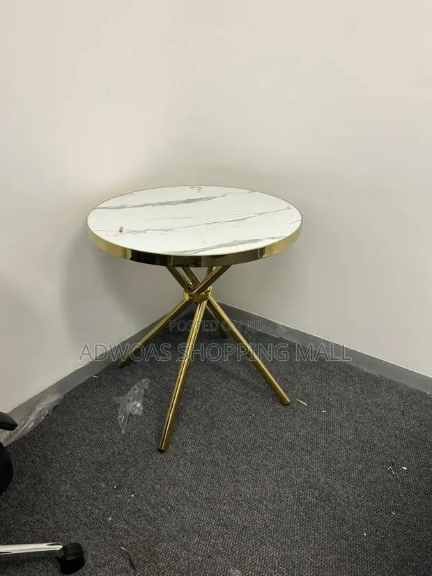Executive Quality Dining Table With Gold Legs · Photo 1