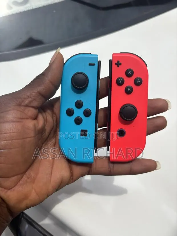 Original Nintendo Switch Joy-Con · Photo 1