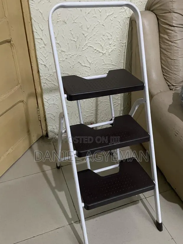 3-Step Folding Household Ladder · Photo 1