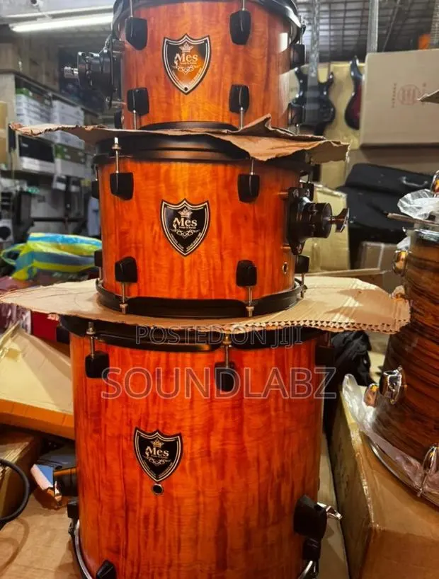 5-Piece Drum Set Featuring a Rosewood Finish. · Photo 1