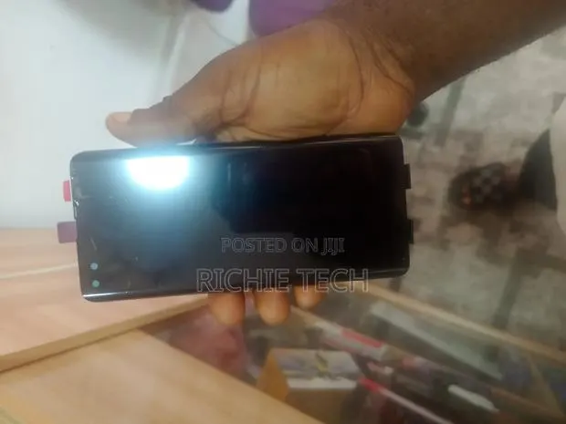 Tecno Phantom X Screen · Photo 1