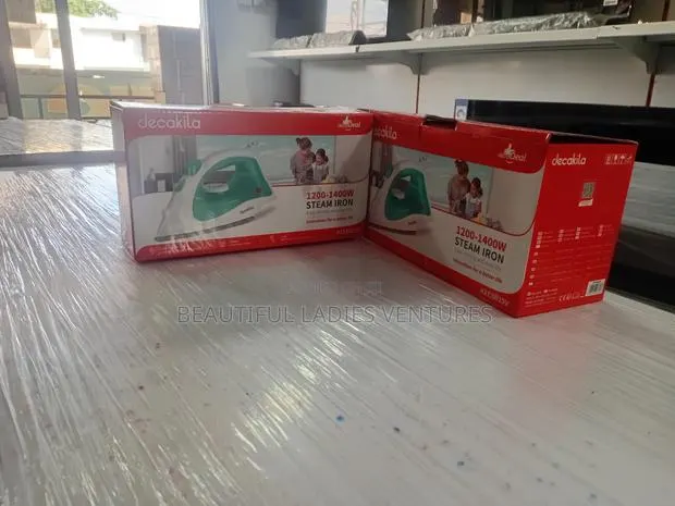 Heavy Duty Steam Iron for Neat Crisp Clothing · Photo 1