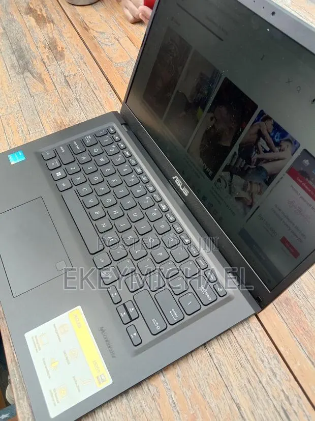 Laptop Asus 8GB Intel Core I7 SSD 256GB · Photo 1