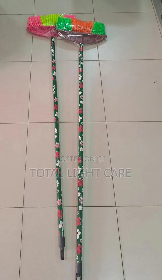Nana Eze Sweeping Broom · Photo 1