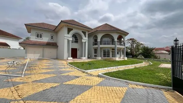 Furnished 5bdrm House in Trasacco, School Junction for sale