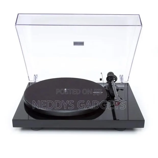 Pro-Ject Debut Carbon Dc (Piano Black) · Photo 1