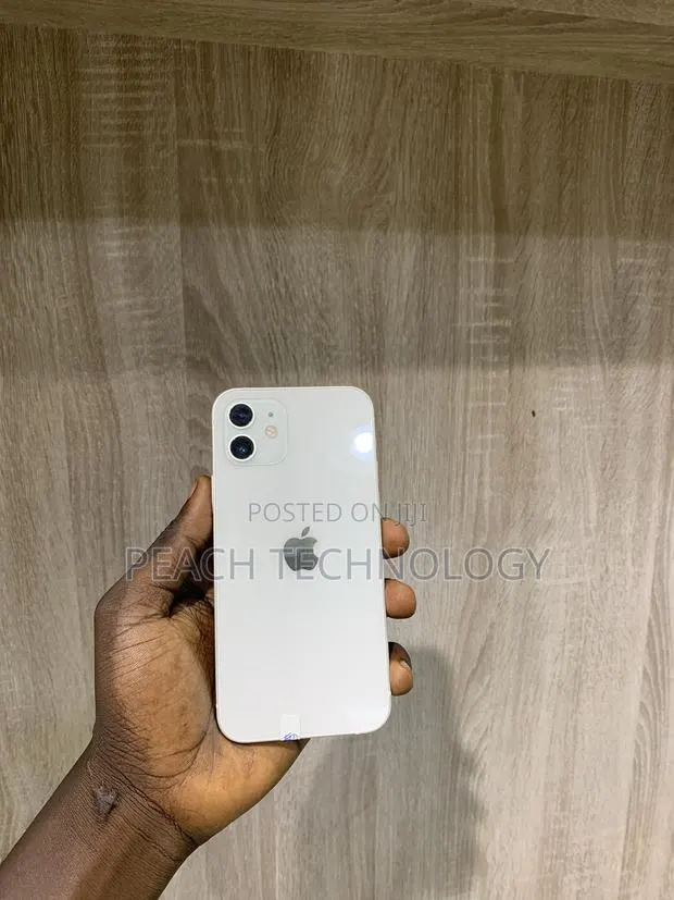 New Apple iPhone 12 128 GB White · Photo 1