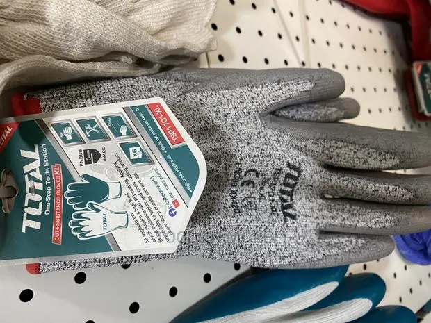 TOTAL Cut Resistance Gloves · Photo 1
