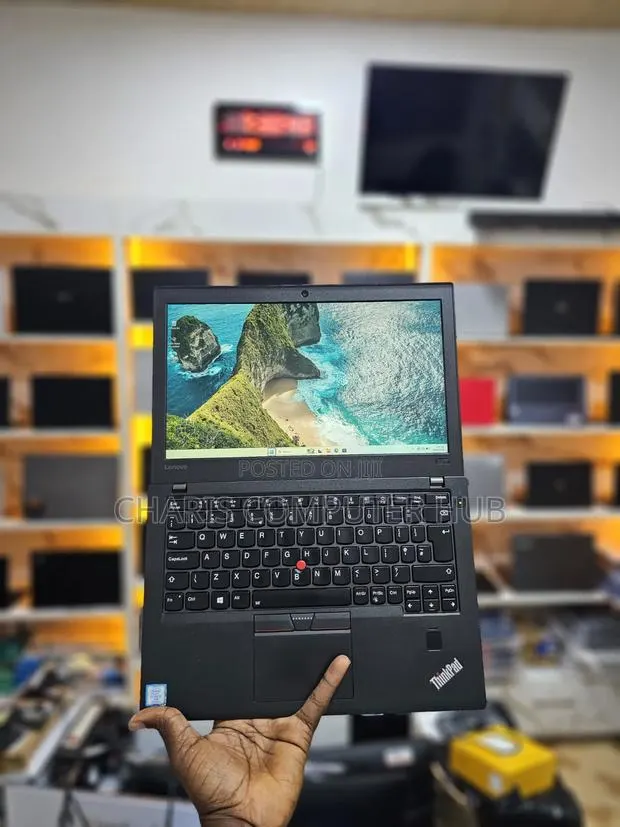 Laptop Lenovo ThinkPad X270 8GB Intel Core i7 SSD 256GB · Photo 1