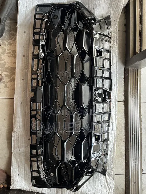Honda HRV-23 Grille · Photo 1