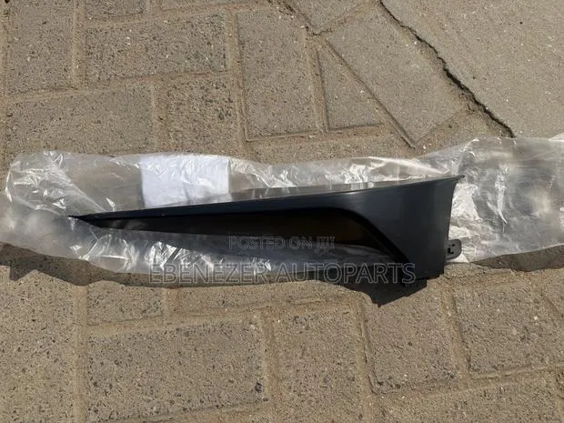 Toyota Corolla Front Bumper SE Lip Moulding 2020 2021 2022 2023 2024 · Photo 1