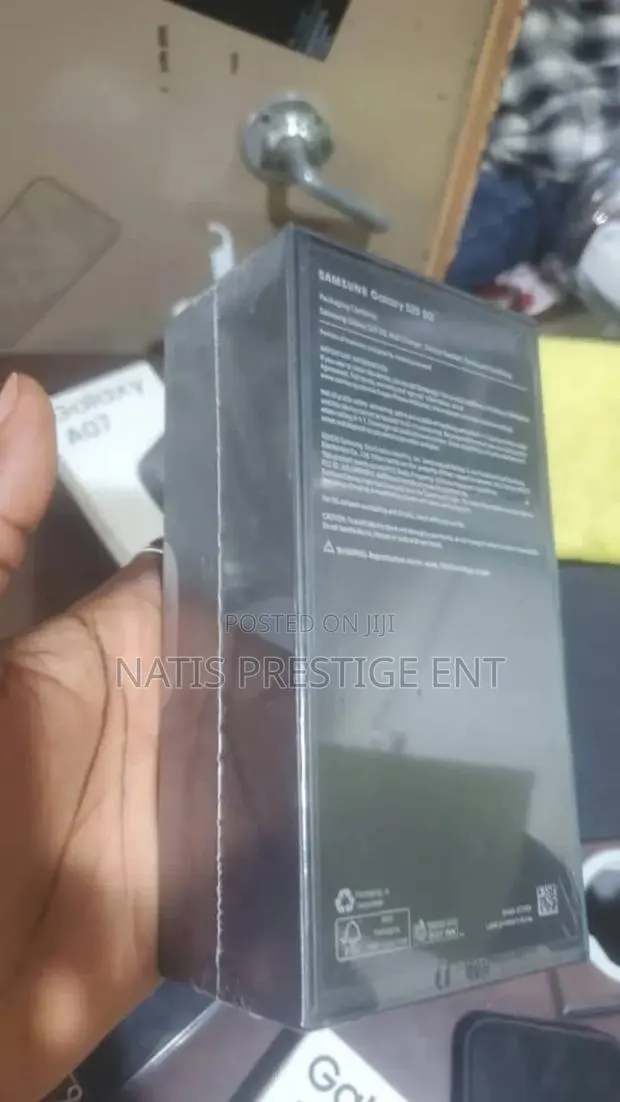 New Samsung Galaxy S20 128 GB Black · Photo 1