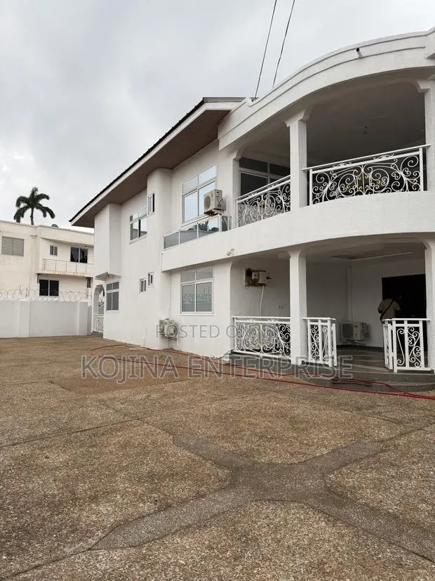 Furnished 6bdrm Mansion in Danyame ( Sammy, Kumasi Metropolitan · Photo 1