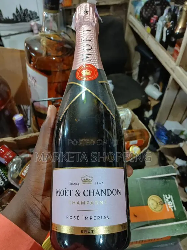 Moet & Chandon Rosè Imperial Brut Champagne 750ml · Photo 1