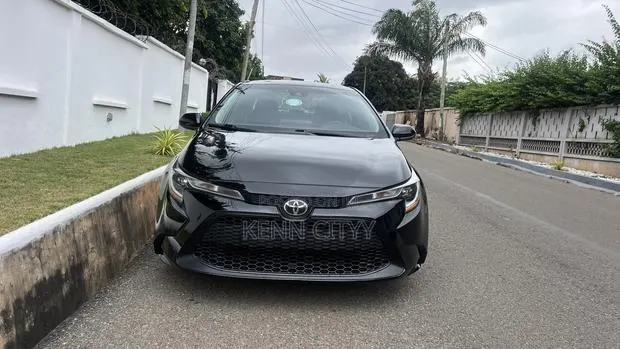 Toyota Corolla LE 2021 Black · Photo 1