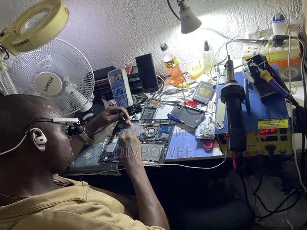 Phones and Laptops Repair Expert · Photo 1