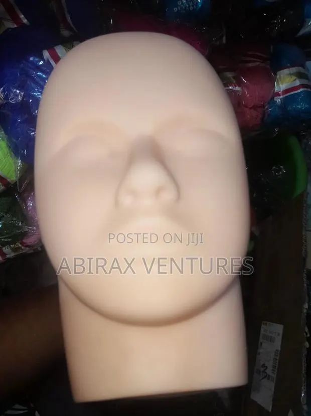 Face Mannequin For Makeup Practice · Photo 1