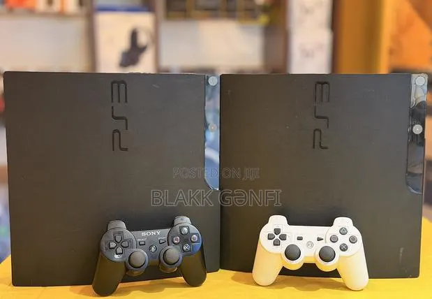 PS3 Slim 500gb + Controller · Photo 1
