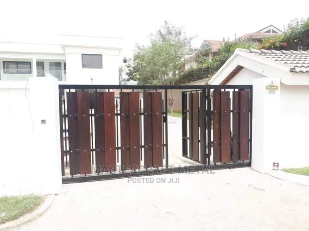 Main Gate Wood and Steel · Photo 1