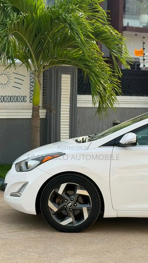 Hyundai Elantra Limited Sedan FWD (1.8L 4cyl 6A) 2016 White · Photo 1