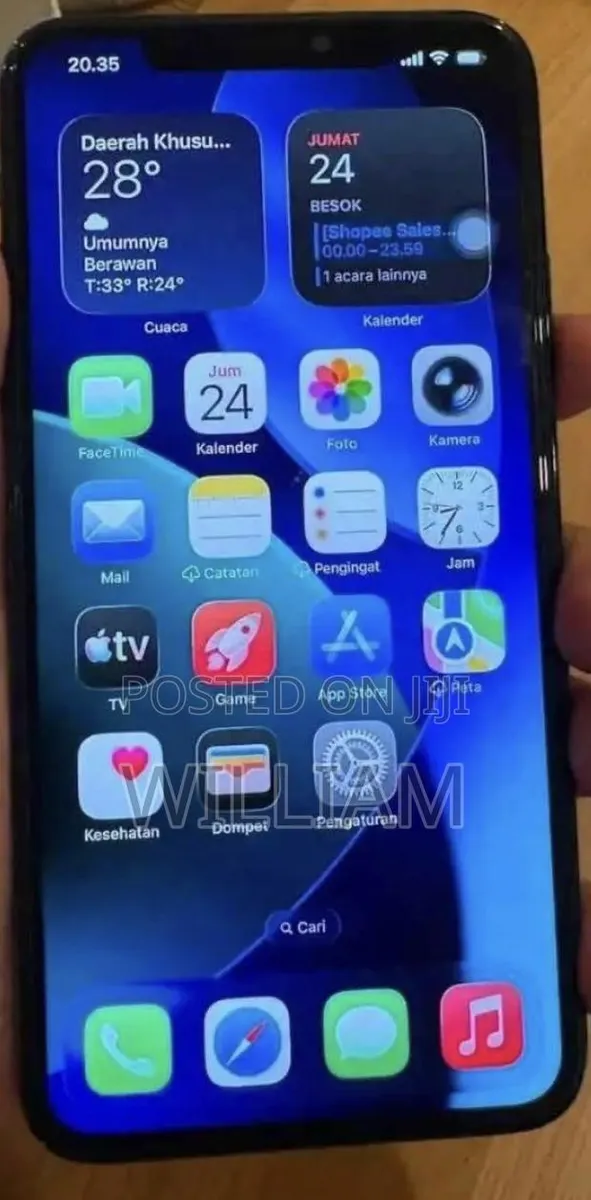 Apple iPhone 11 Pro Max 64 GB Green · Photo 1