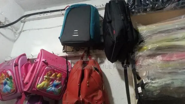 Anti Theft Backpack With Usb · Photo 1