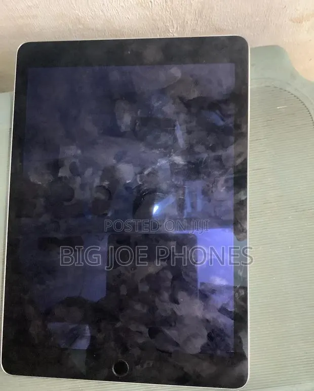 New Apple iPad Air 2 32 GB Gray · Photo 1