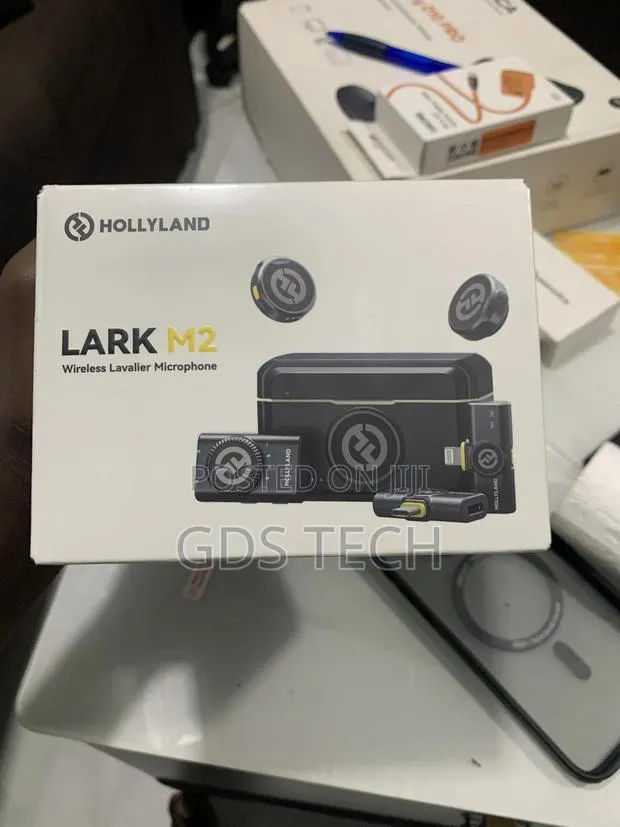 Hollyland Lark M2 Wireless Microphone System · Photo 1