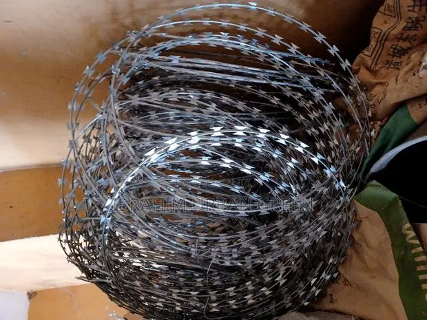 Flat Rap Razor Wire 20 Feet Long · Photo 1