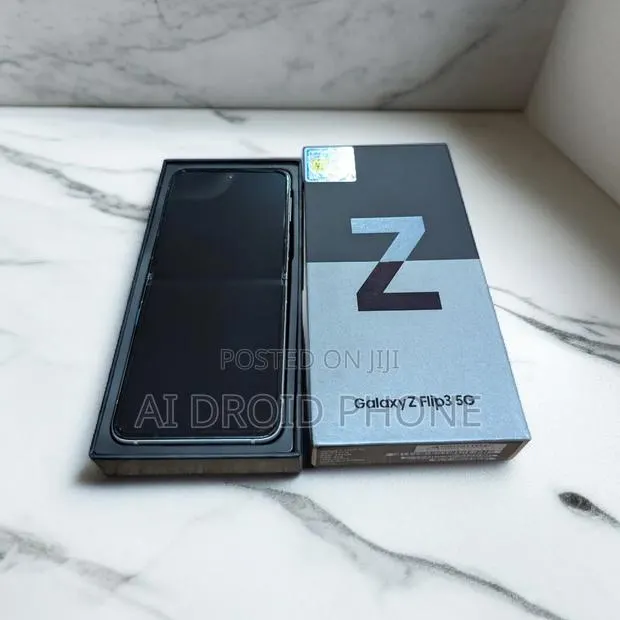 New Samsung Galaxy Z Flip 3 256 GB Silver · Photo 1