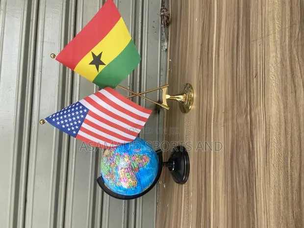 Original Mini Atlas Globe for Desktop With Flag · Photo 1