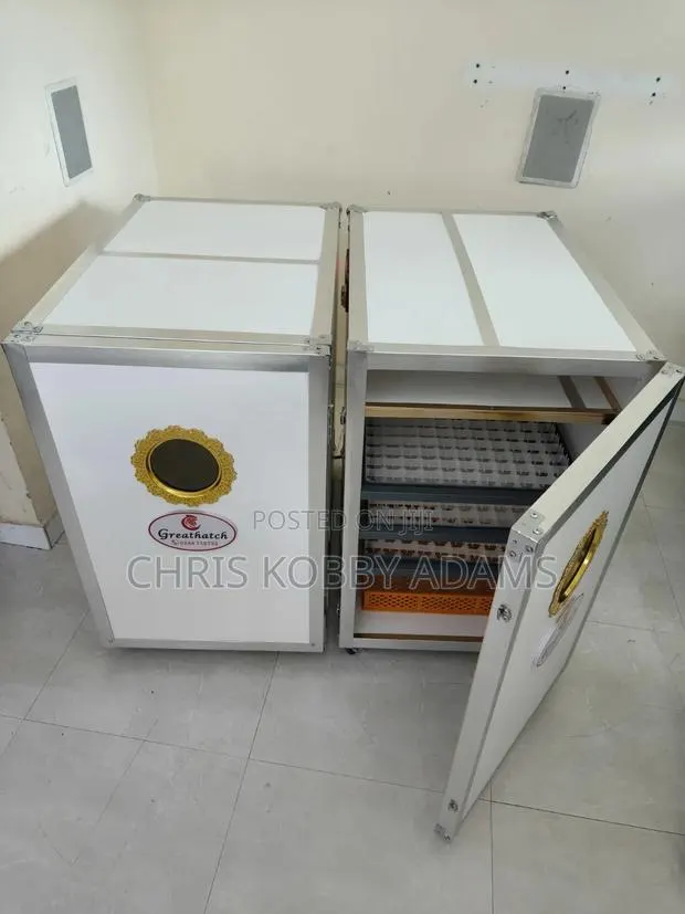 Greathatch Incubator 528 Egg Capacity · Photo 1