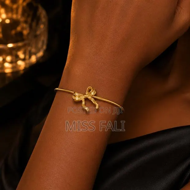 Belle Bow Cuff Bangle · Photo 1