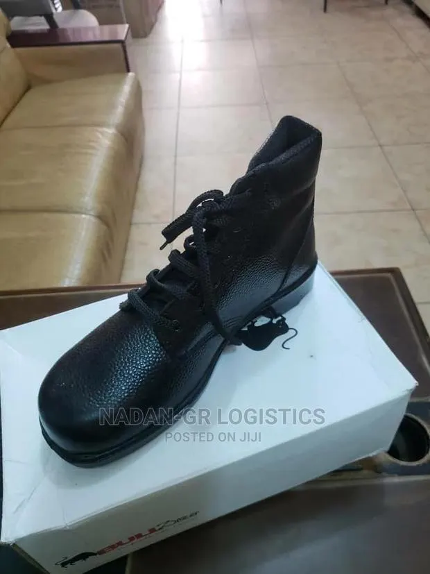 Bulldozer Safety Boot · Photo 1