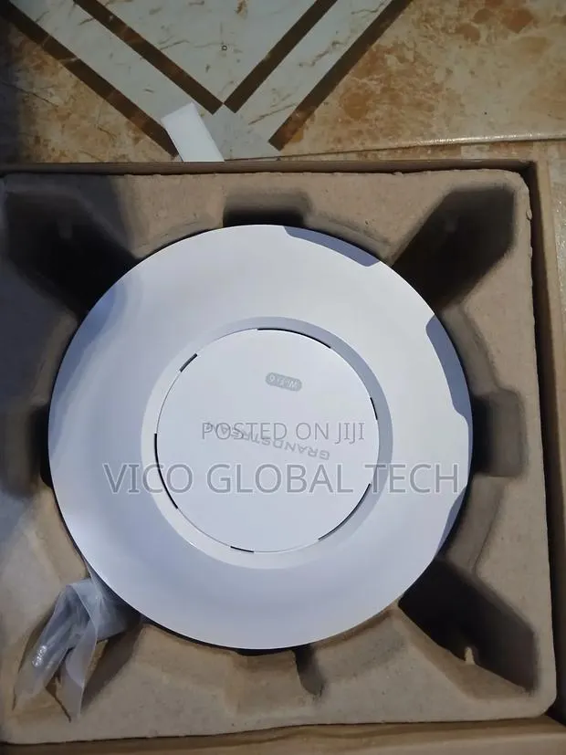 Grandstream Ax3000 Wi-Fi 6 Access Point Gwn7660e · Photo 1