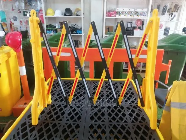 Foldable Expandable Barricade · Photo 1