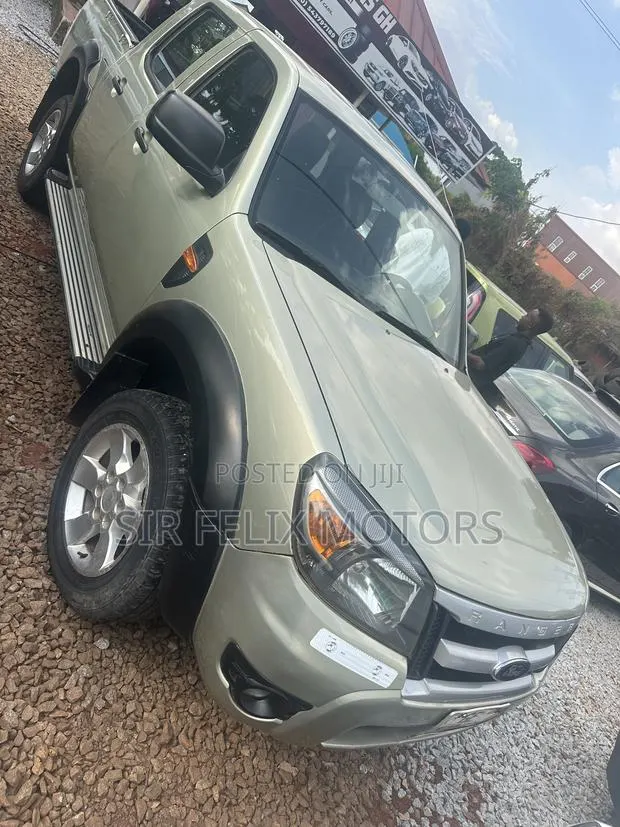 Ford Ranger Wildtrak 2011 Gold · Photo 1