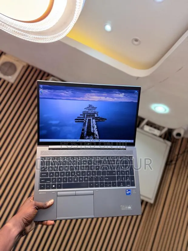 Laptop HP ZBook Firefly G8 16GB Intel Core i7 SSD 512GB · Photo 1