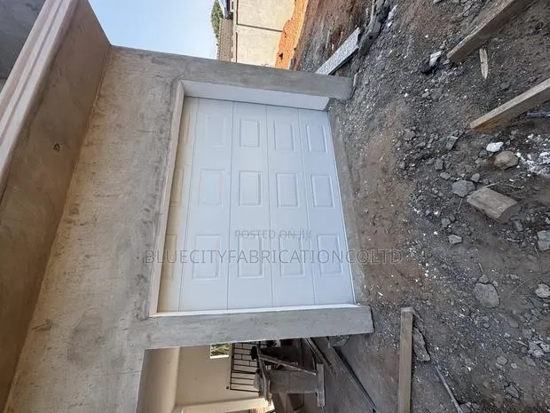 Smart Garage Door · Photo 1