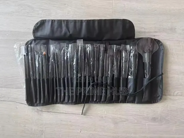 24 Pieces Cosmetics Makeup Brush Set · Photo 1