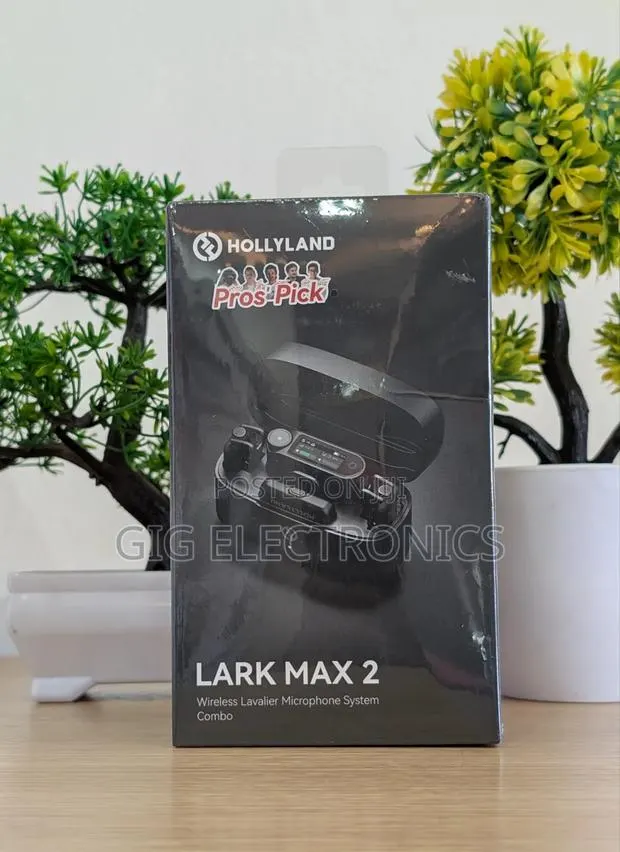 Hollyland Lark Max 2 Combo 2-Person Wireless Microphone System · Photo 1