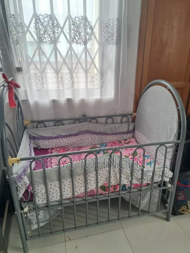 Baby's Crib · Photo 1