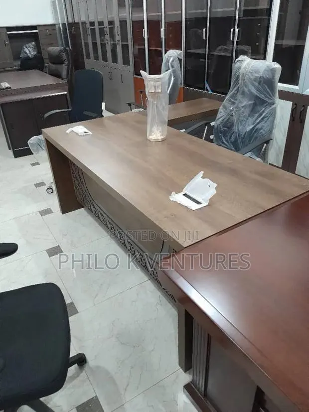 Work Space/ Writing Desk · Photo 1