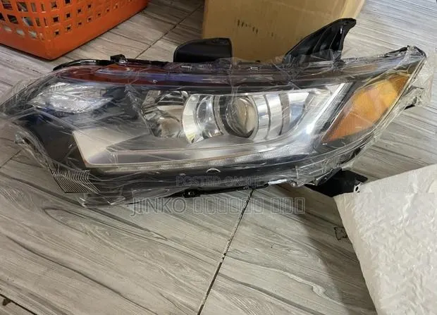 Mitsubishi Outlander 2016-2021 Headlight Pair · Photo 1