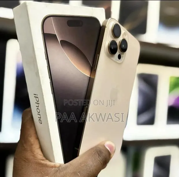 Apple iPhone 16 Pro Max 256 GB Gold · Photo 1